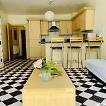 Ensuite Family Room In Stratford
